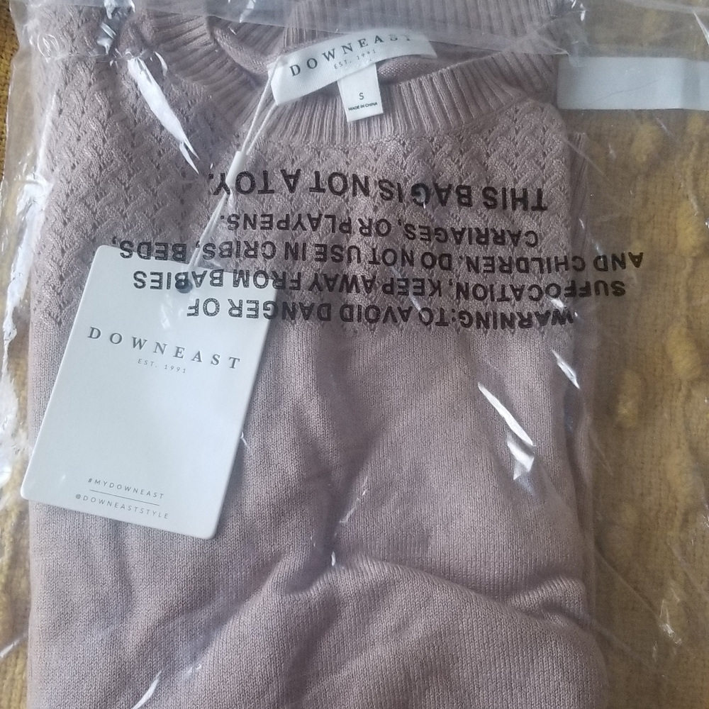 Knitted Pullover - Picture 7 of 7